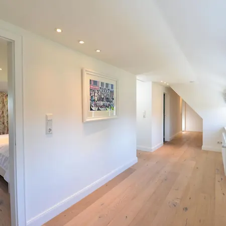 Strandhaus Falshöft 4 *